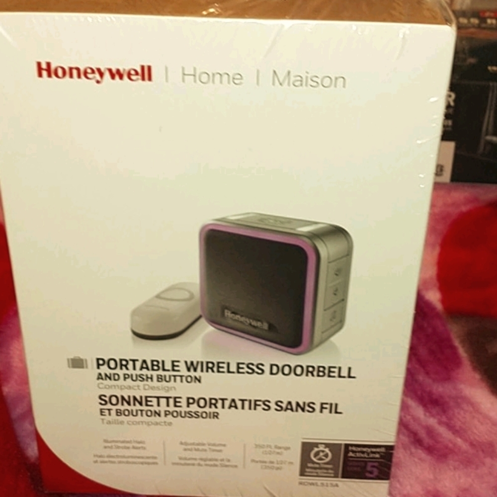 Portable wireless doorbell